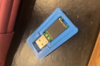 flash drive in closed position